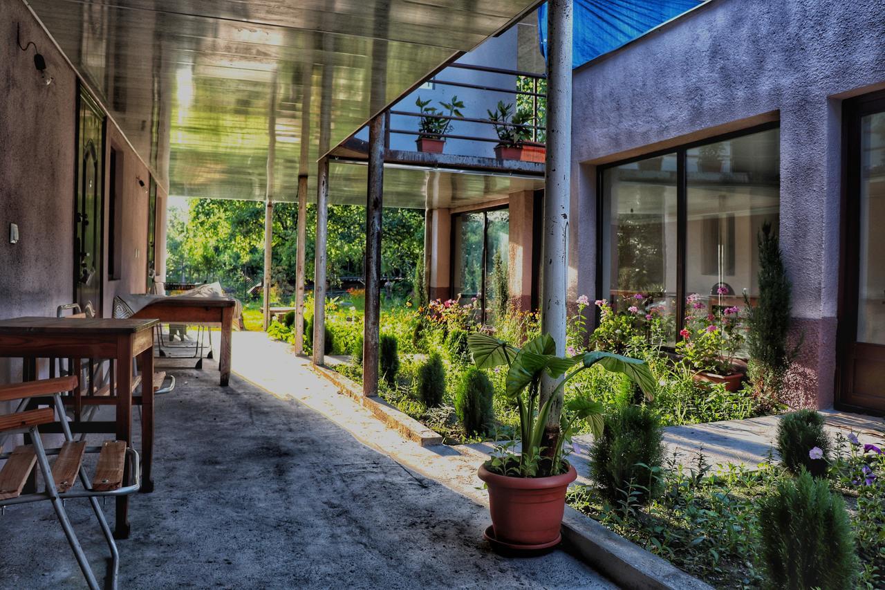 The Kiwi House Hotel Lagodekhi Bagian luar foto